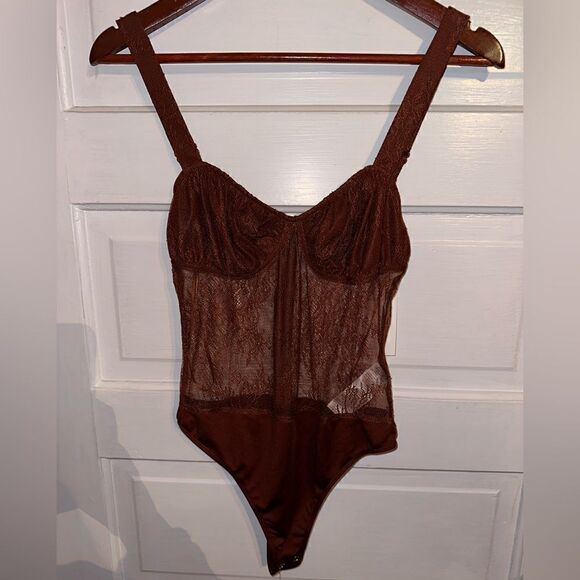 NWTs DANIELLE BERNSTEIN Lace Bodysuit Size 2 - Picture 2 of 10